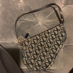 CHRISTIAN DIOR
Monogram Mini Saddle Pochette Blue